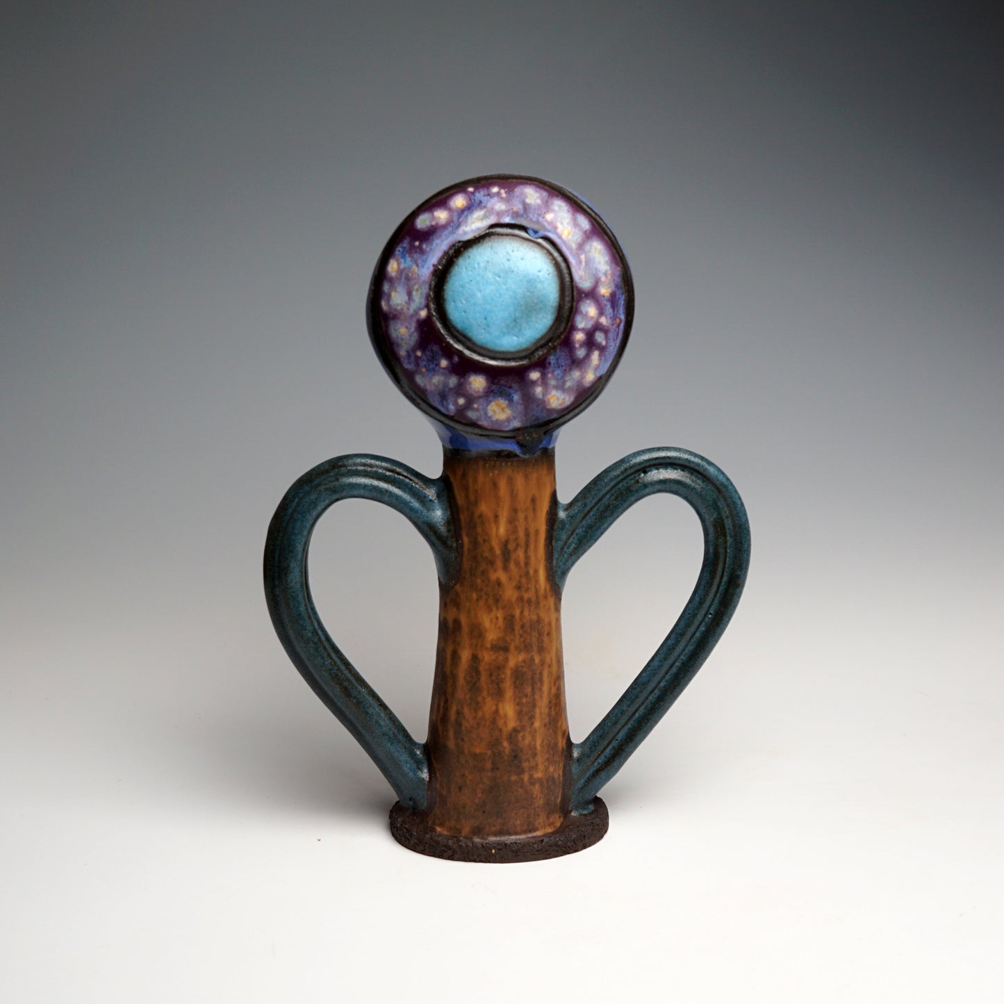 Flor de Maga hecho en ceramica por Nana Abreu